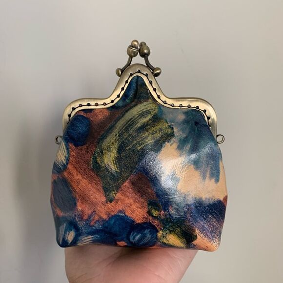 Chic Handsewn Genuine Leather Castle Shaped Kisslock Coin Purse & Chain - Picture 2 of 15